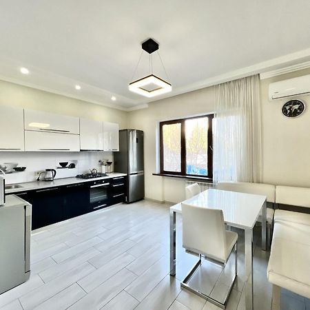 Villa In Tbilisi Buitenkant foto