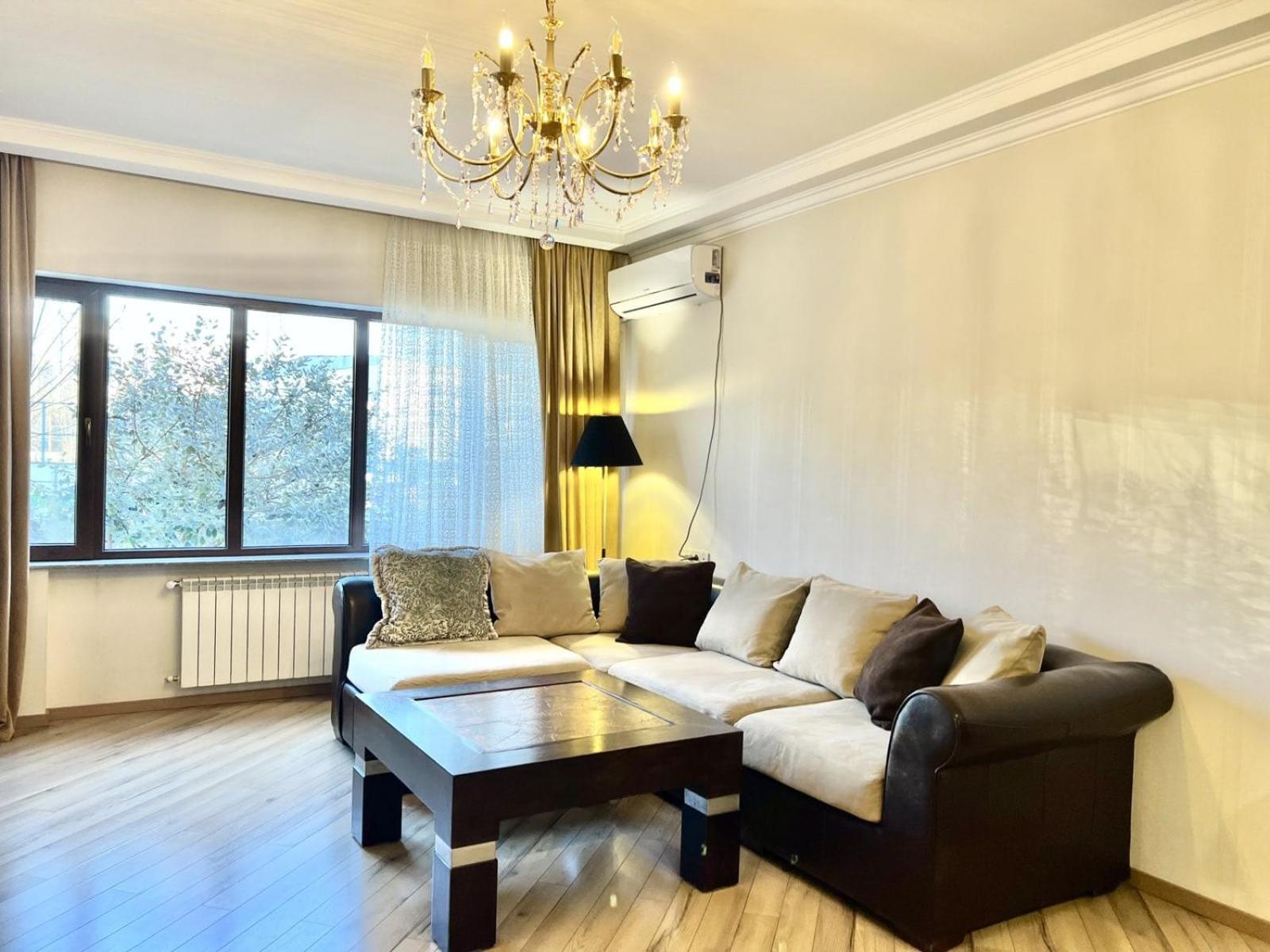 Villa In Tbilisi Buitenkant foto